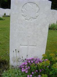Etaples Military Cemetery - MacMillan, H G